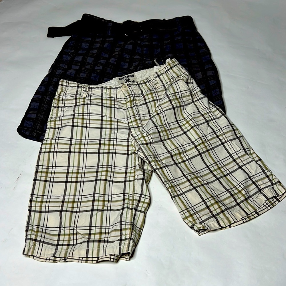 Express walking Shorts bundle size 30/32